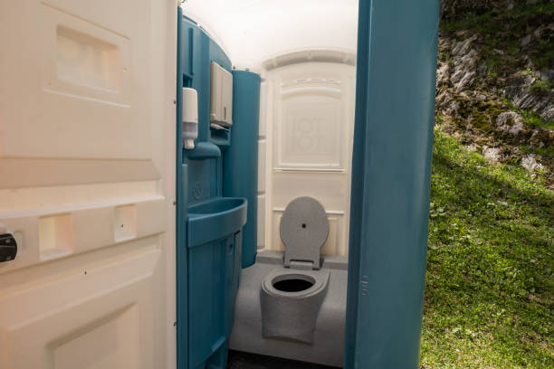 Best Portable restroom trailer rental  in Brownsboro, TX